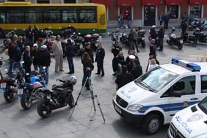Slika PU_I/vijesti/2010/policija među građanima.jpg